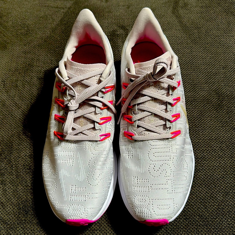 Women Nike Air Zoom - Pegasus sz 9.5